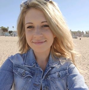 Meet your Posher, Alexis